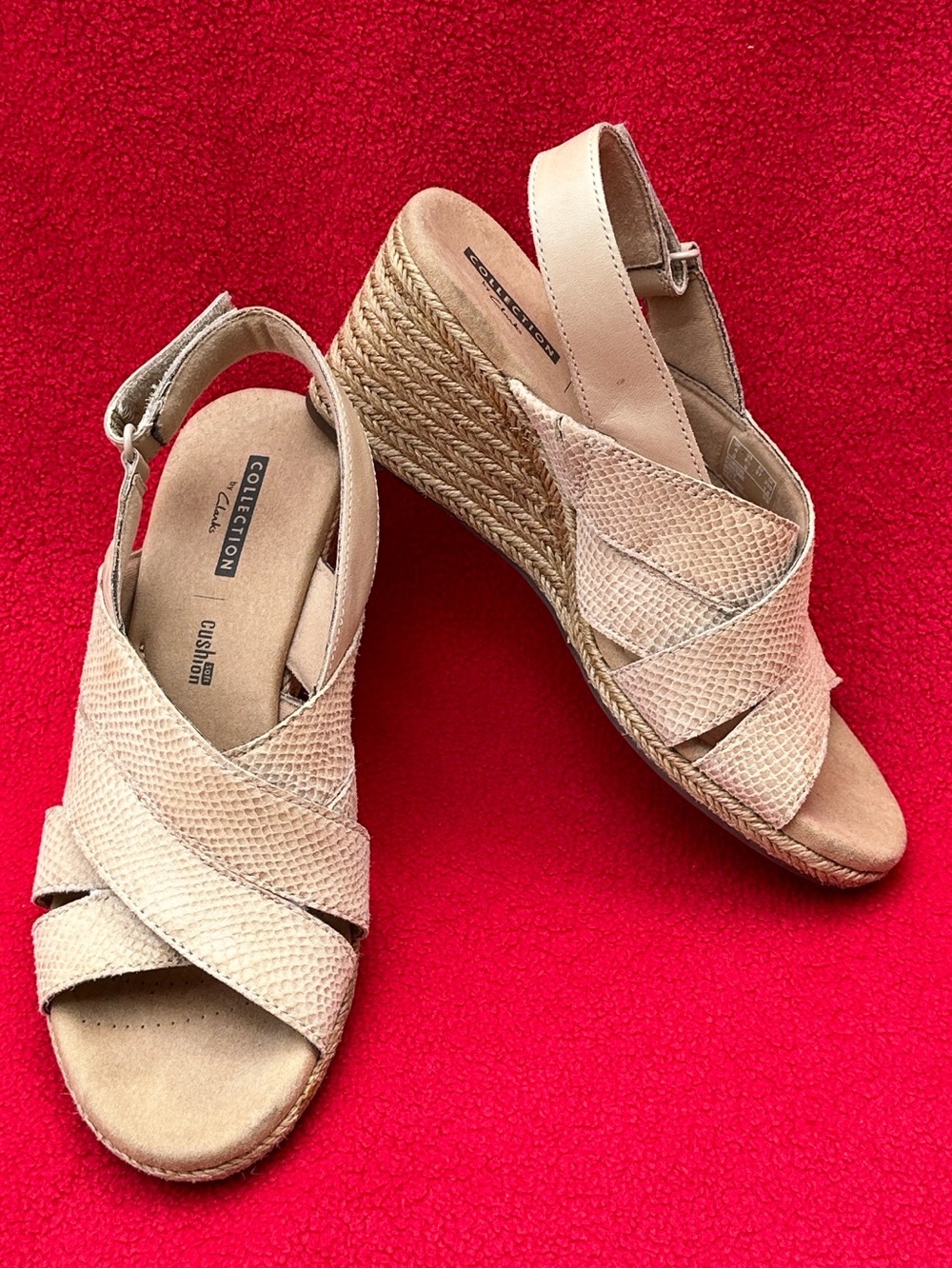 Collection By Clarks Tan Snakeskin Textured Wedge Sandals with Slingback Sz 6.5M